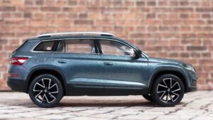 歪んだ車のフレーム修理にかかる費用と期間は？乗り換えた方がいい理由とは