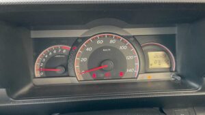 エンジン警告灯が点灯したときの対処法・原因・修理費用について解説！