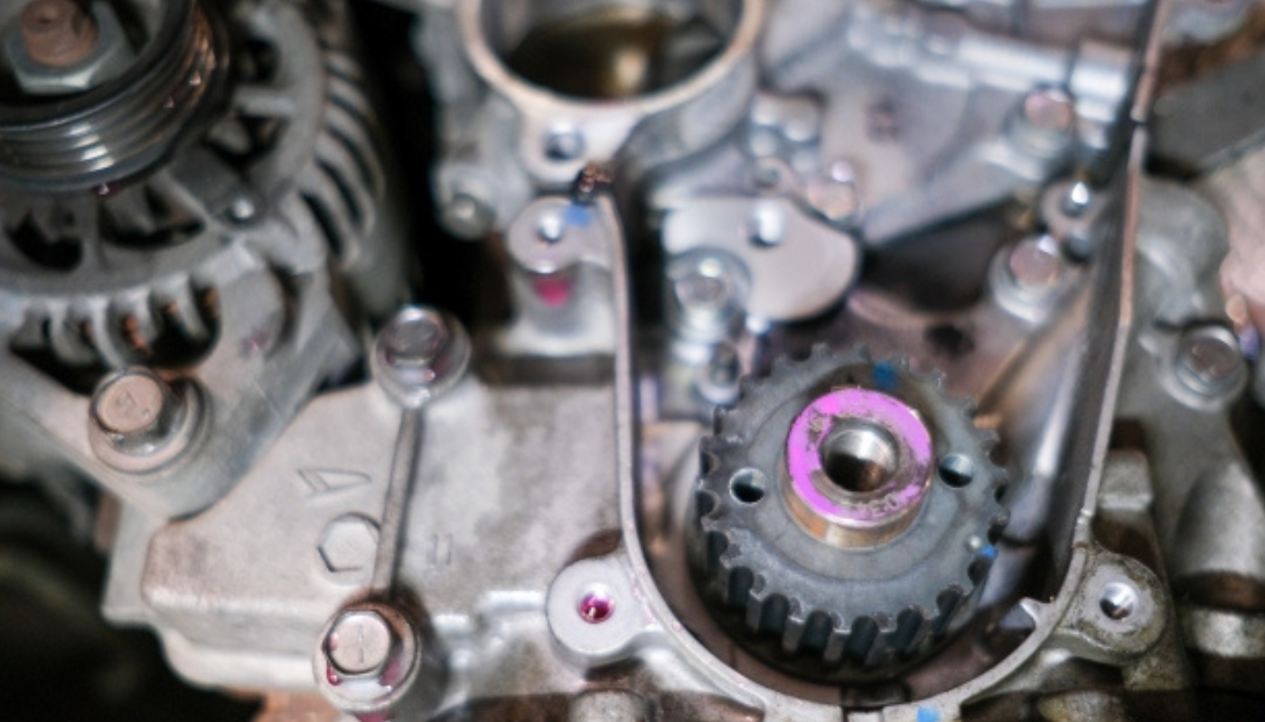 タイミングベルトが切れるとどうなる?切れる前に知っておくべきことや前兆を解説 |  車のことならカーテンダー！修理・販売・車検・コーティングをトータルサポート！